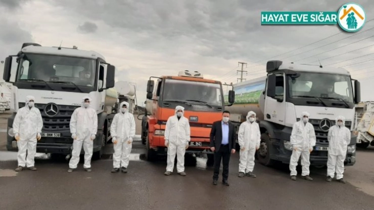 Bağlar'da temizlik ekipleri kısıtlama günlerinde görev başında