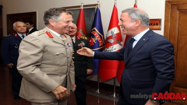 Bakan Akar, İngiltere Genelkurmay Başkanı ile bir araya geldi