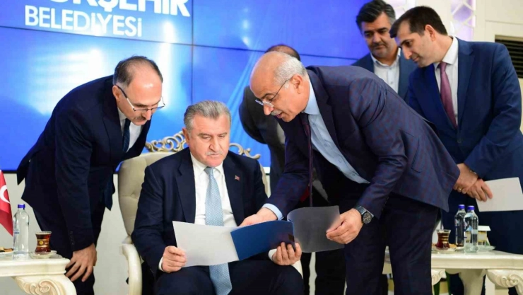 Bakan Bak: 'Güzel proje desteklerimiz 2026'da da devam edecek'