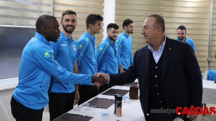 Bakan Çavuşoğlu, Alanyapor Kulübünü ziyaret etti