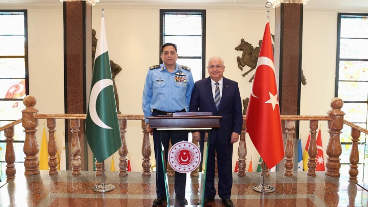 Bakan Güler, Pakistan Hava Kuvvetleri Komutanı Orgeneral Sidhu'yu kabul etti