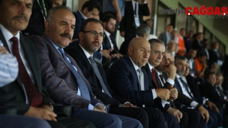 Bakan Kasapoğlu, Süper Kupa Finali için Eryaman Stadında
