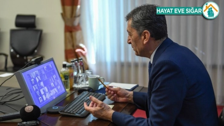 Bakan Selçuk EBA Canlı Sınıfta sınava hazırlanan öğrencilerle buluştu
