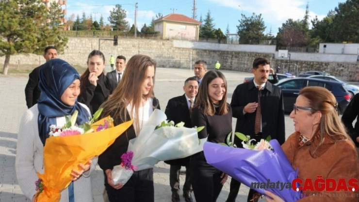 Bakanlar, Demirci'de pazar esnafıyla buluştu