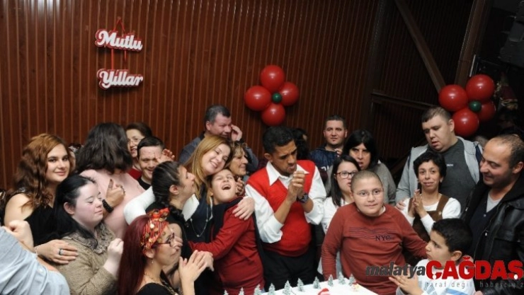 Balçova'da engelli vatandaşların yeni yıl kutlaması