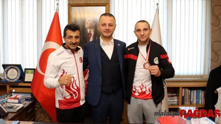 Balkan üçüncüsü Belediye Başkanı Selim Alan'ı ziyaret etti