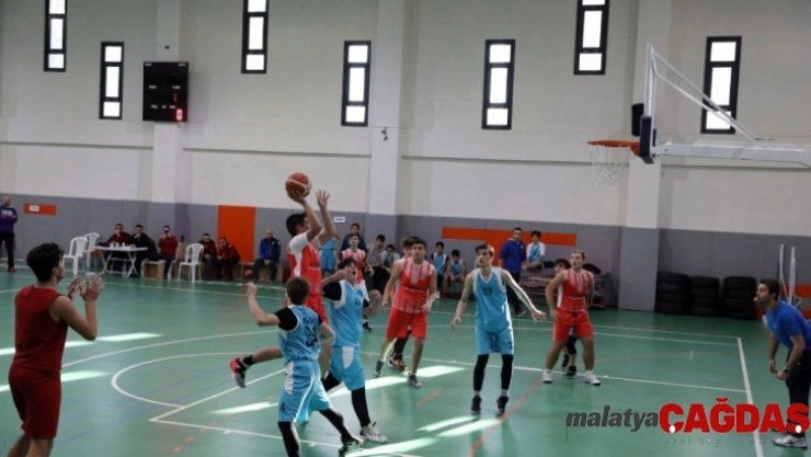 Başakşehir Belediyesi Gençlik Oyunları'nda çifte heyecan