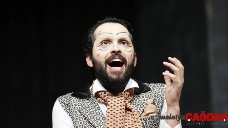 Başakşehir'de 'Müfettiş' tiyatro severlerle buluştu