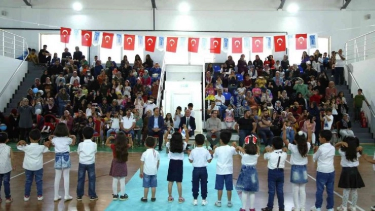 Başkan Akman miniklerin karne sevincine ortak oldu