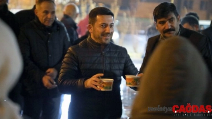 Başkan Arı final sınavına hazırlanan öğrencilere çorba ikram etti