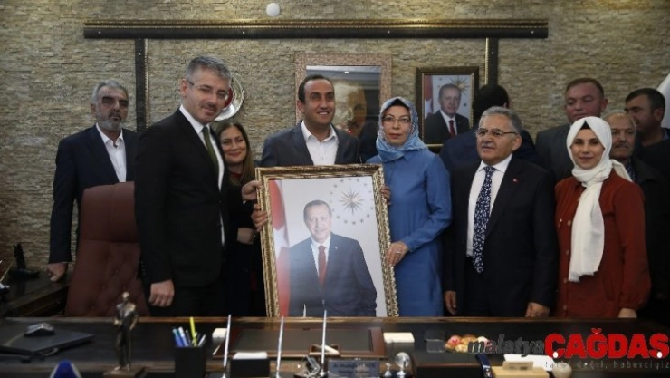 Başkan Büyükkılıç, ilçe belediye başkanlarıyla birlikte İncesu Belediye Başkanı İlmek'i ziyaret etti