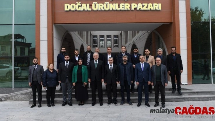 Başkan Çınar Emanet Çarşını inceledi