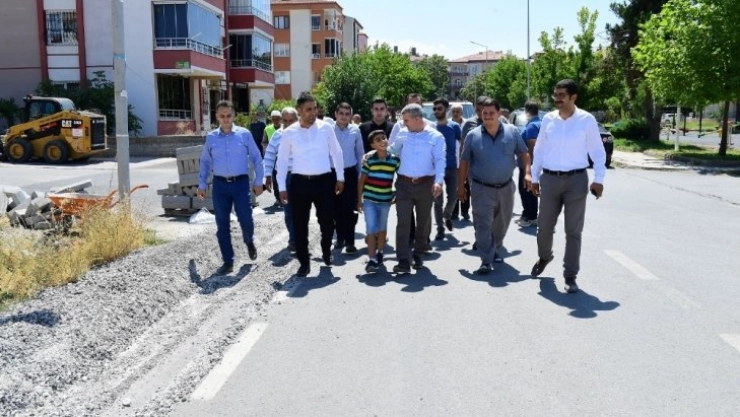 Başkan Çınar, kaldırım yenileme çalışmalarını inceledi