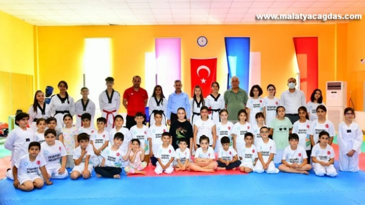 Başkan Çınar, sportif kursları ziyaret etti