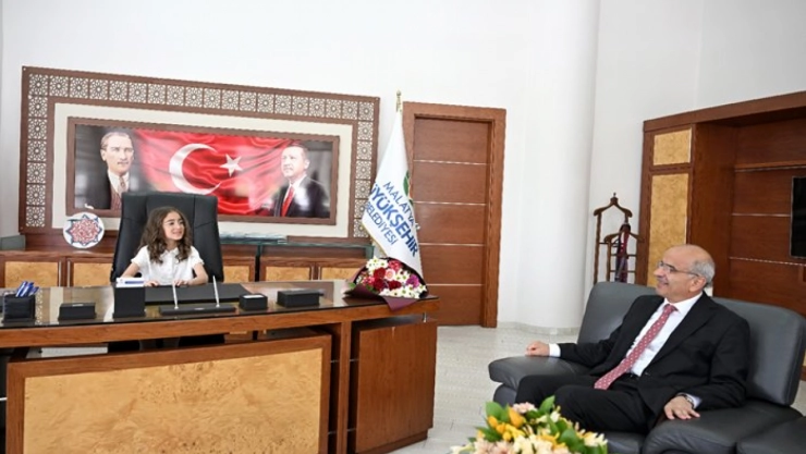 Başkan Er Başkanlık Koltuğunu Aksarı'ya Devretti