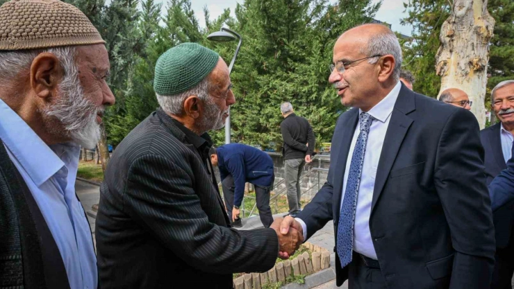 Başkan Er'den yaşlılara Şanlıurfa seyahati sözü