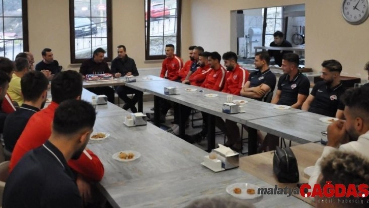 Başkan Hekimoğlu'na sürpriz doğum günü