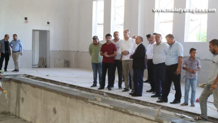 Başkan Kuş yüzme havuzu çalışmalarını inceledi
