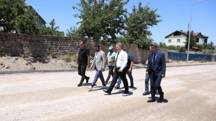 Başkan Palancıoğlu, Erenköy'deki asfalt çalışmalarını inceledi