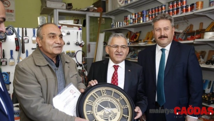 Başkan Palancıoğlu İldem Esnafını Gezdi, Ruhsat Verdi