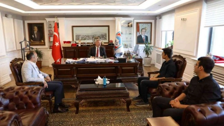 Başkan Palancıoğlu, YKS Türkiye 2.'si ve Kayseri 1.'si Yusuf Selim Torun'u ağırladı