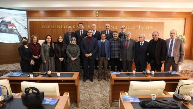 Başkan Sekmen Kent Konseyi yönetimiyle bir araya geldi