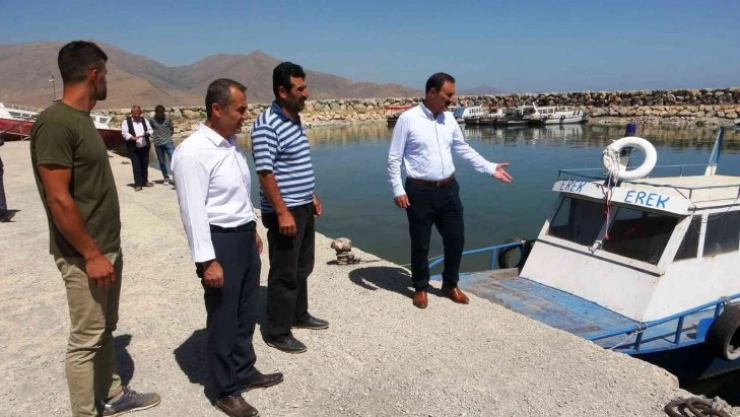 Başkan Süer'den tekneleri karaya oturan balıkçılara ziyaret