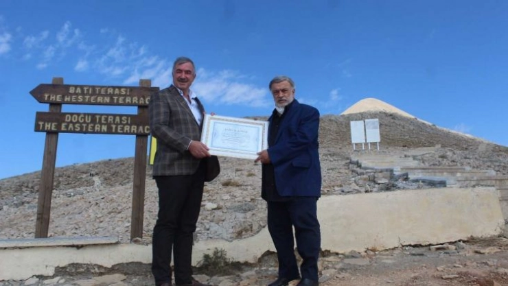 Başkan Turanlı'dan Kahtalı Mıçı'ya Hemşehrilik Onur Belgesi