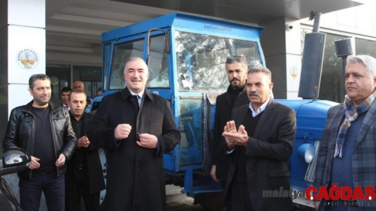 Başkan Turanlı, makam aracını bıraktı