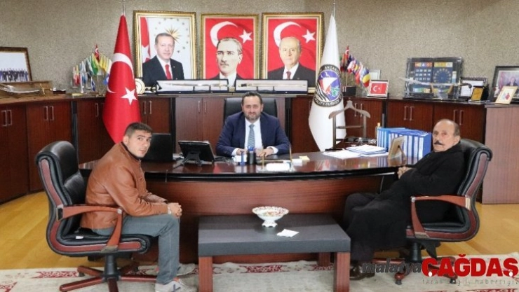 Başkan Yanmaz, vatandaşların sorunlarını dinliyor