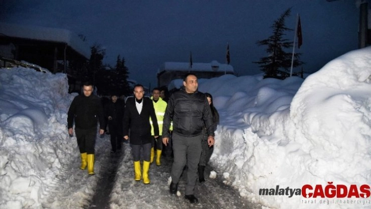 Başkan Yılmaz, yaylalarda kar mesaisi yaptı