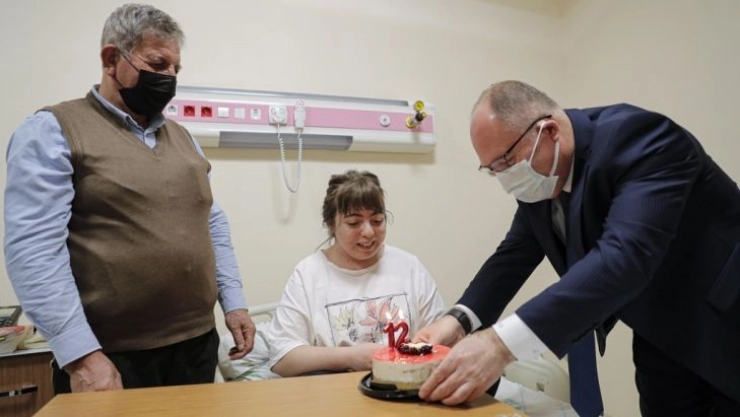 Başkandan çölyak hastasına doğum günü sürprizi