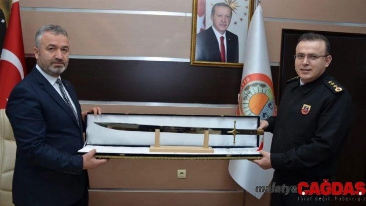 Başkandan komutana kılıç