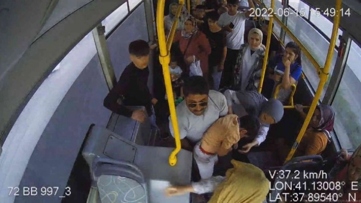 Batman'da belediye otobüsünde panik anları