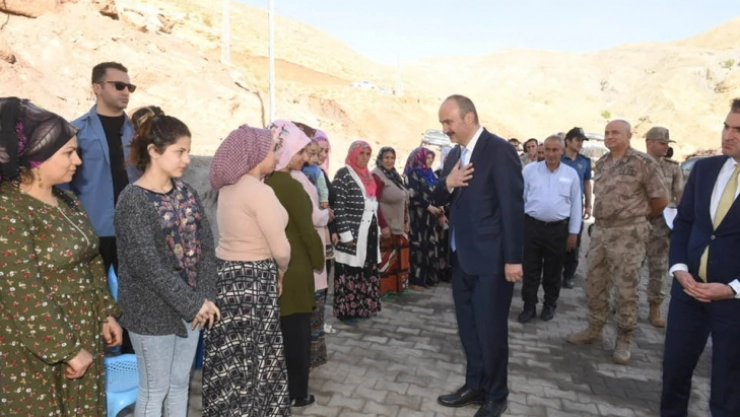 Batman Valisi Canalp, iki günde 30 köy gezdi