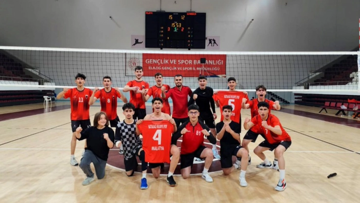 Battalgazi Belediyespor Voleybol Takımı Namağlup Şampiyon!