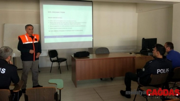Bayburt'ta emniyet personeline sivil savunma ve yangın eğitimi verildi