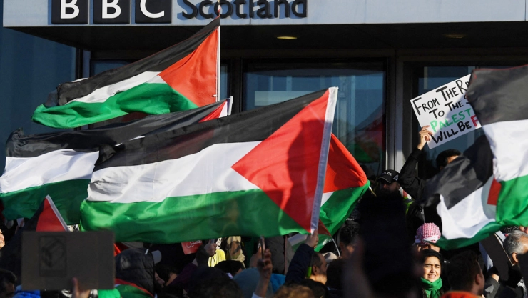 BBC'ye Gazze soykırımı protestosu: Batı basını gerçekleri gizliyor
