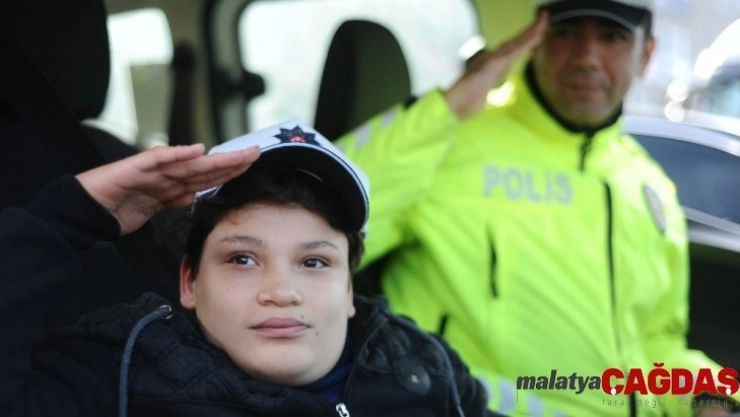 Bedensel engelli Murathan'ın en büyük hayali 'Engelliler Günü'nde gerçek oldu