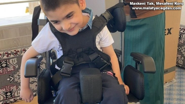 Bedensel engelli Yusuf'un tekerlekli sandalye sevinci