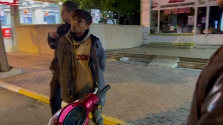 Bekçilere mukavemet gösteren kağıt toplayıcılarına gözaltı