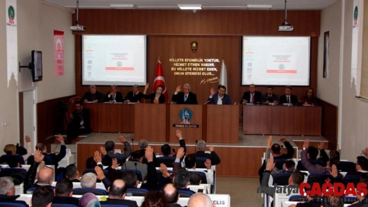 Belediye başkan yardımcısının maaşı meclisi karıştırdı