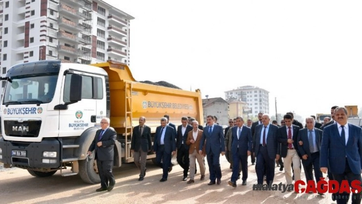 Başkan Gürkan Altın Kayısı Bulvarında inceleme yaptı