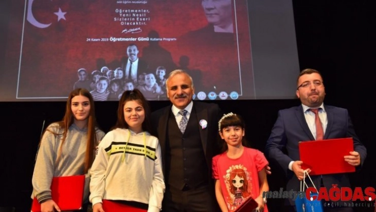 Belediye başkanının öğretmeni ile anısı herkesi duygulandırdı