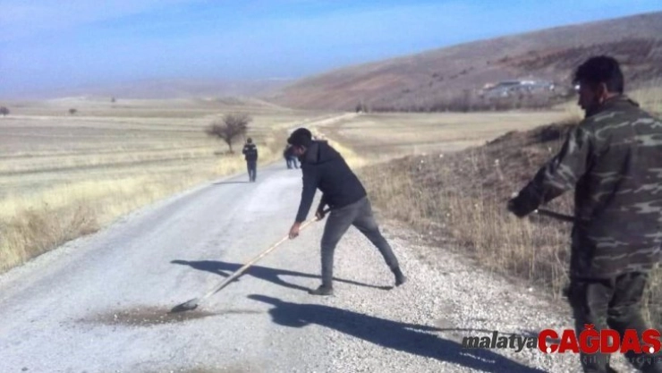 Belediyesi çalışmayınca, iş vatandaşa düştü