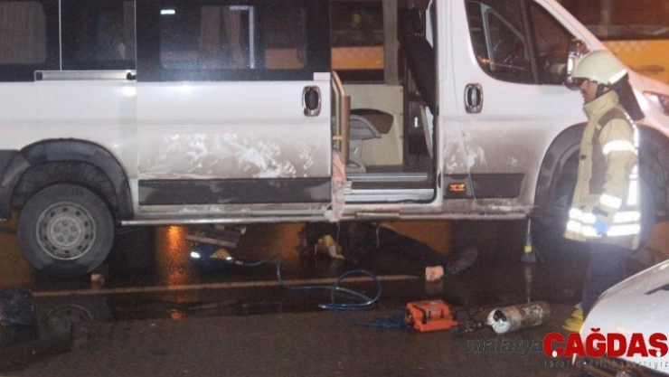 Beşiktaş'ta otomobilin çarptığı kadın minibüsün altında kalarak can verdi