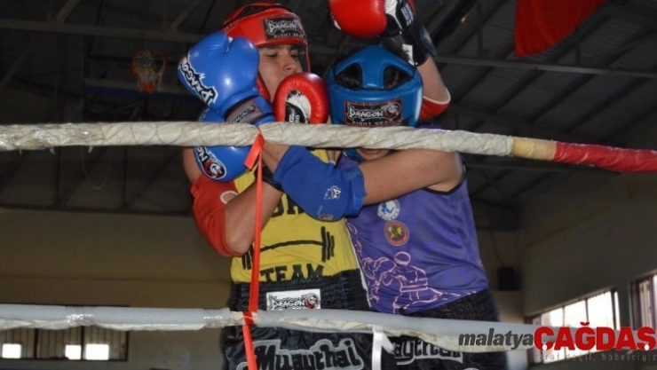 Besnili şehitler Anısına Muay Thai Şampiyonası