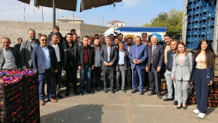 Beyaz listeden sebze hali esnafına ziyaret