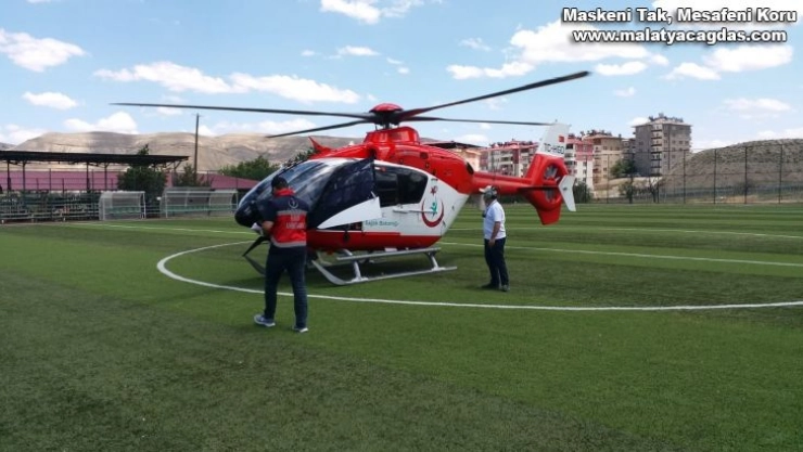 Beyin kanaması geçiren vatandaş, ambulans helikopterle hastaneye yetiştirildi
