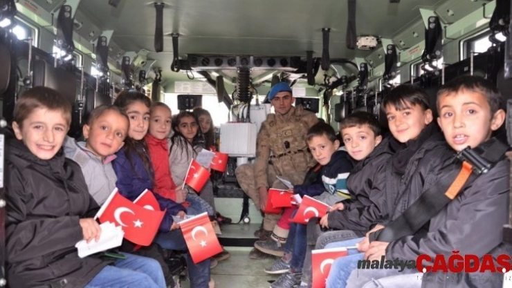 Beytüşşebap'ta öğrenciler zırhlı araçla şehir turu attı